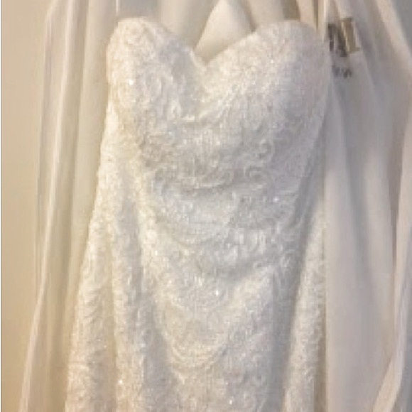 Wedding Dress - Picture 3 of 8